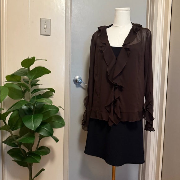 Lucy Paris Women’s V-Neck Ruffle Blouse - Picture 7 of 12